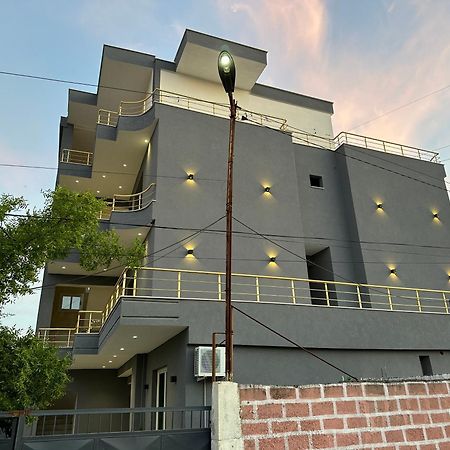 Mico'S Apartments Vlore Luaran gambar