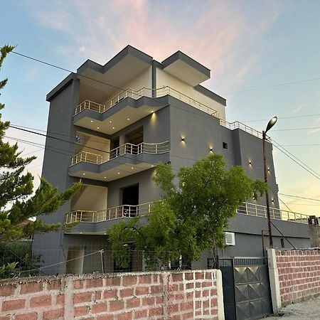Mico'S Apartments Vlore Luaran gambar