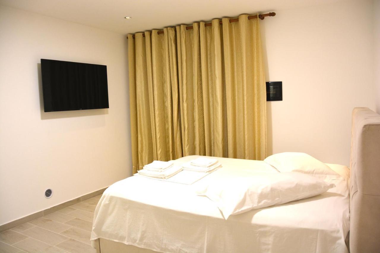 Mico'S Apartments Vlore Luaran gambar