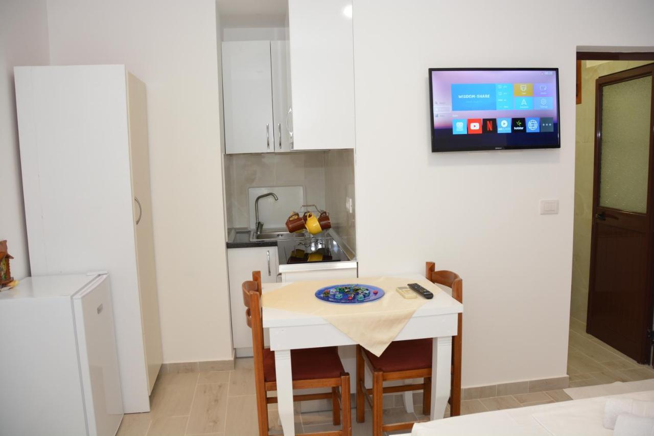 Mico'S Apartments Vlore Luaran gambar