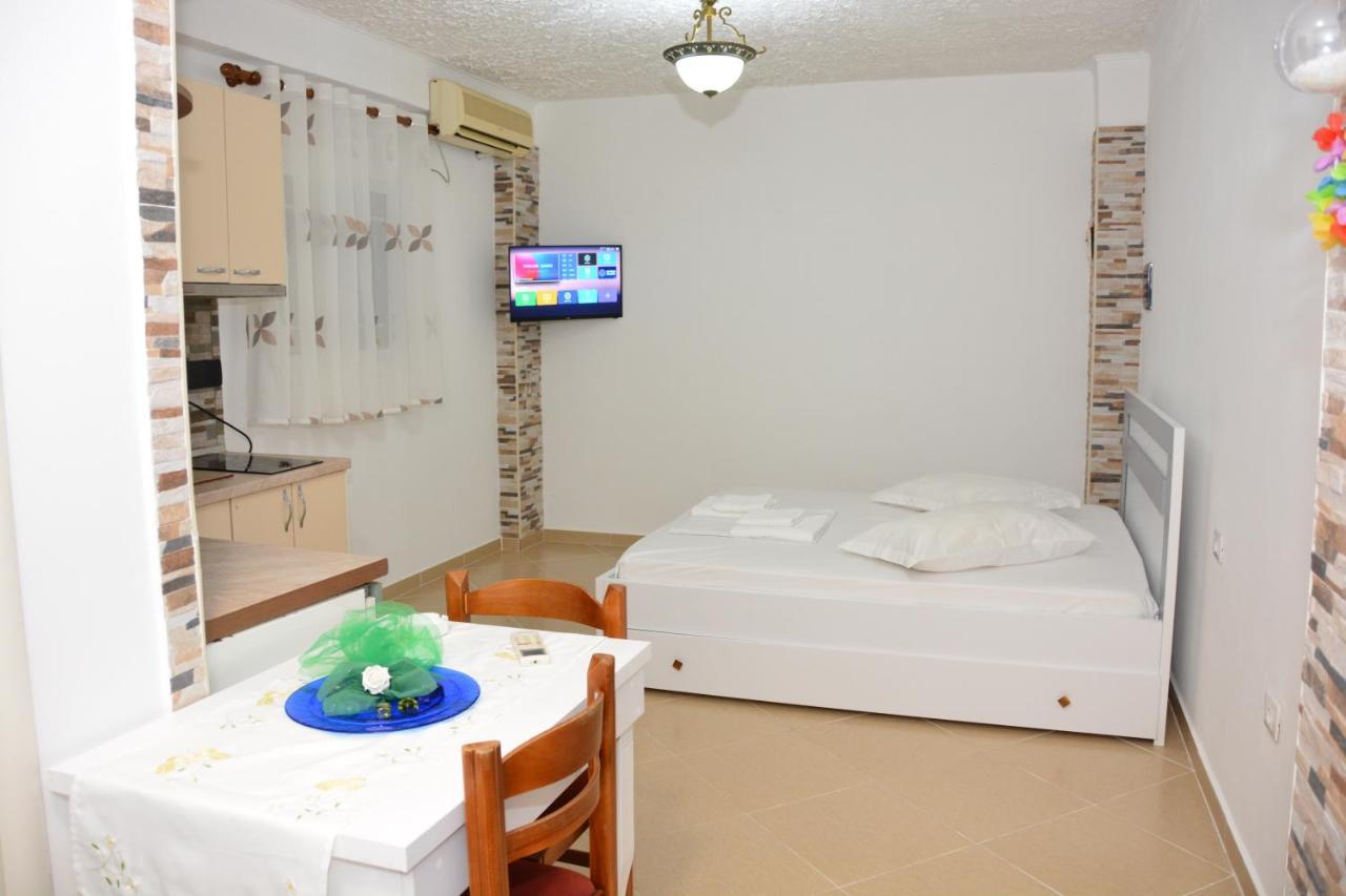 Mico'S Apartments Vlore Luaran gambar