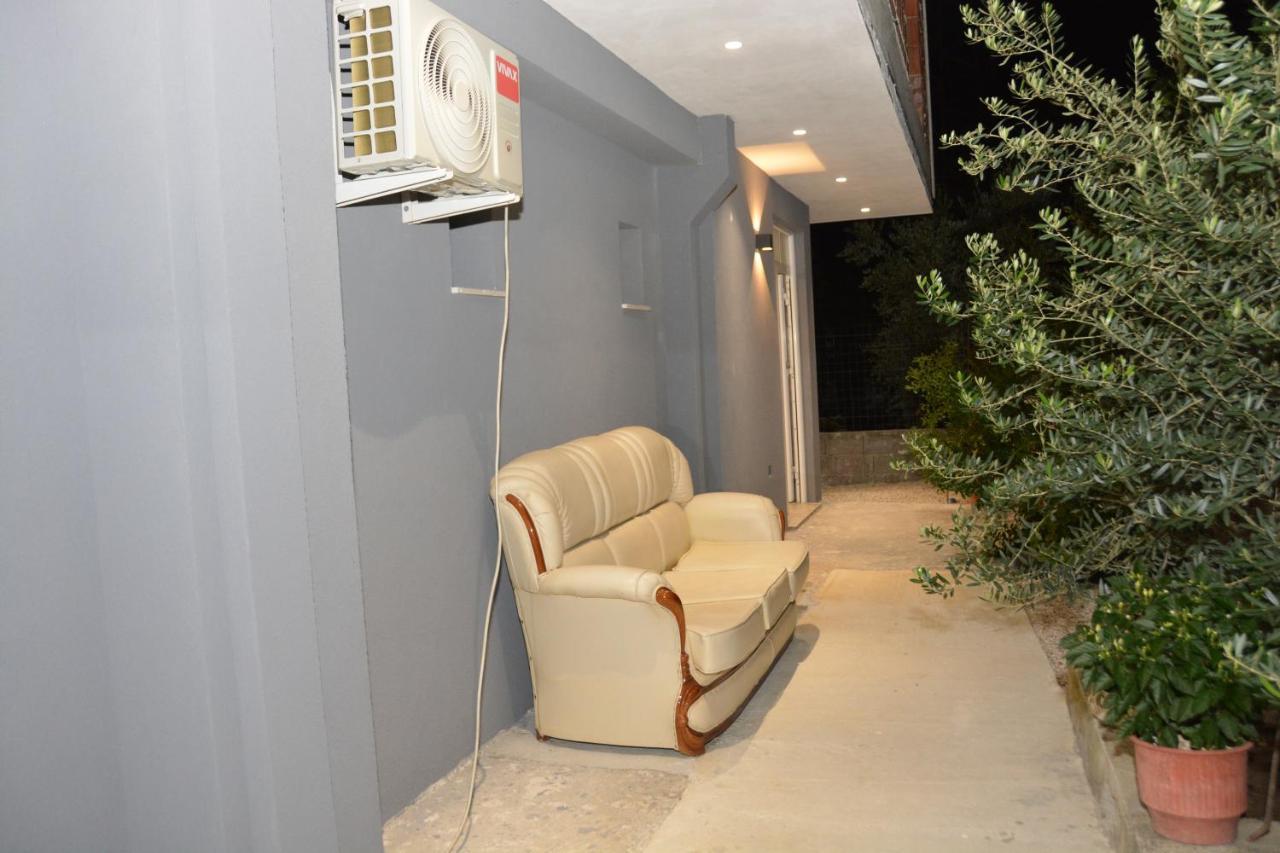 Mico'S Apartments Vlore Luaran gambar