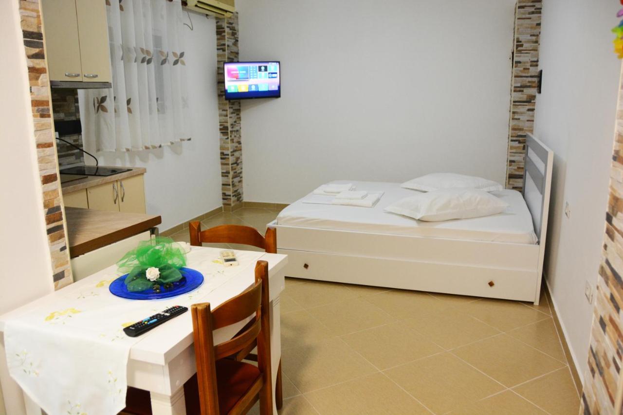 Mico'S Apartments Vlore Luaran gambar