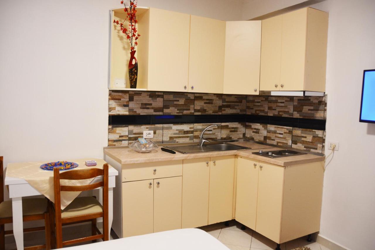 Mico'S Apartments Vlore Luaran gambar