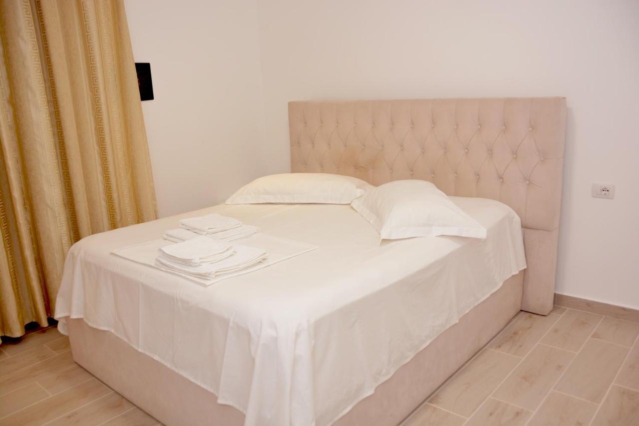 Mico'S Apartments Vlore Luaran gambar
