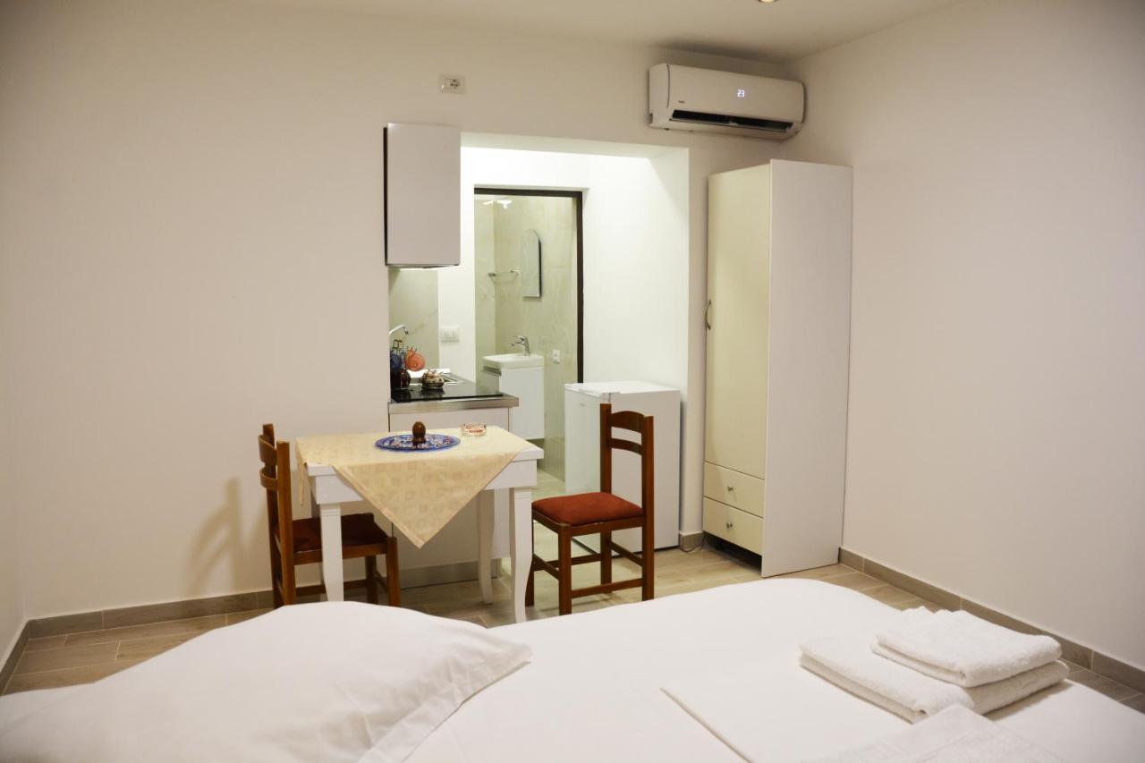 Mico'S Apartments Vlore Luaran gambar