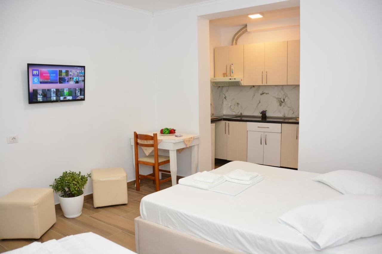 Mico'S Apartments Vlore Luaran gambar