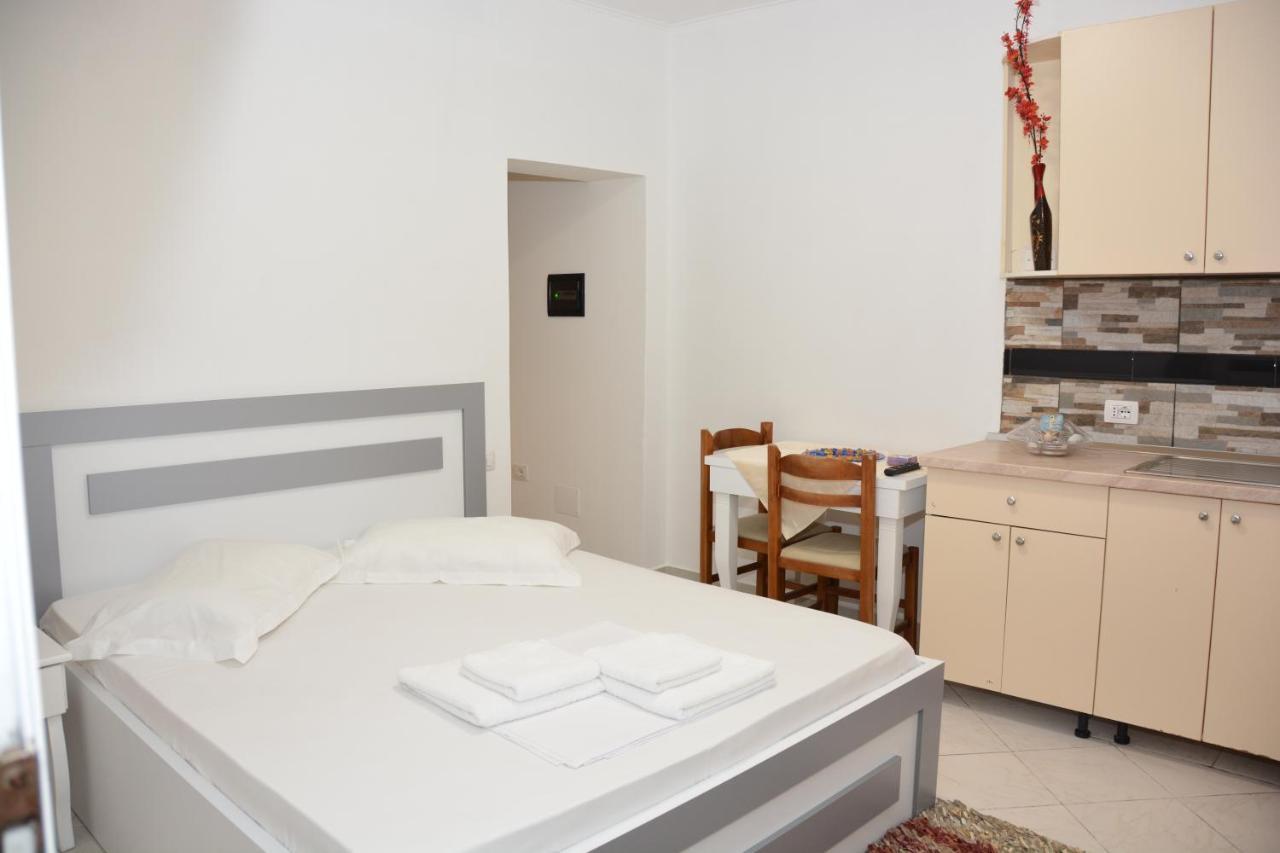 Mico'S Apartments Vlore Luaran gambar
