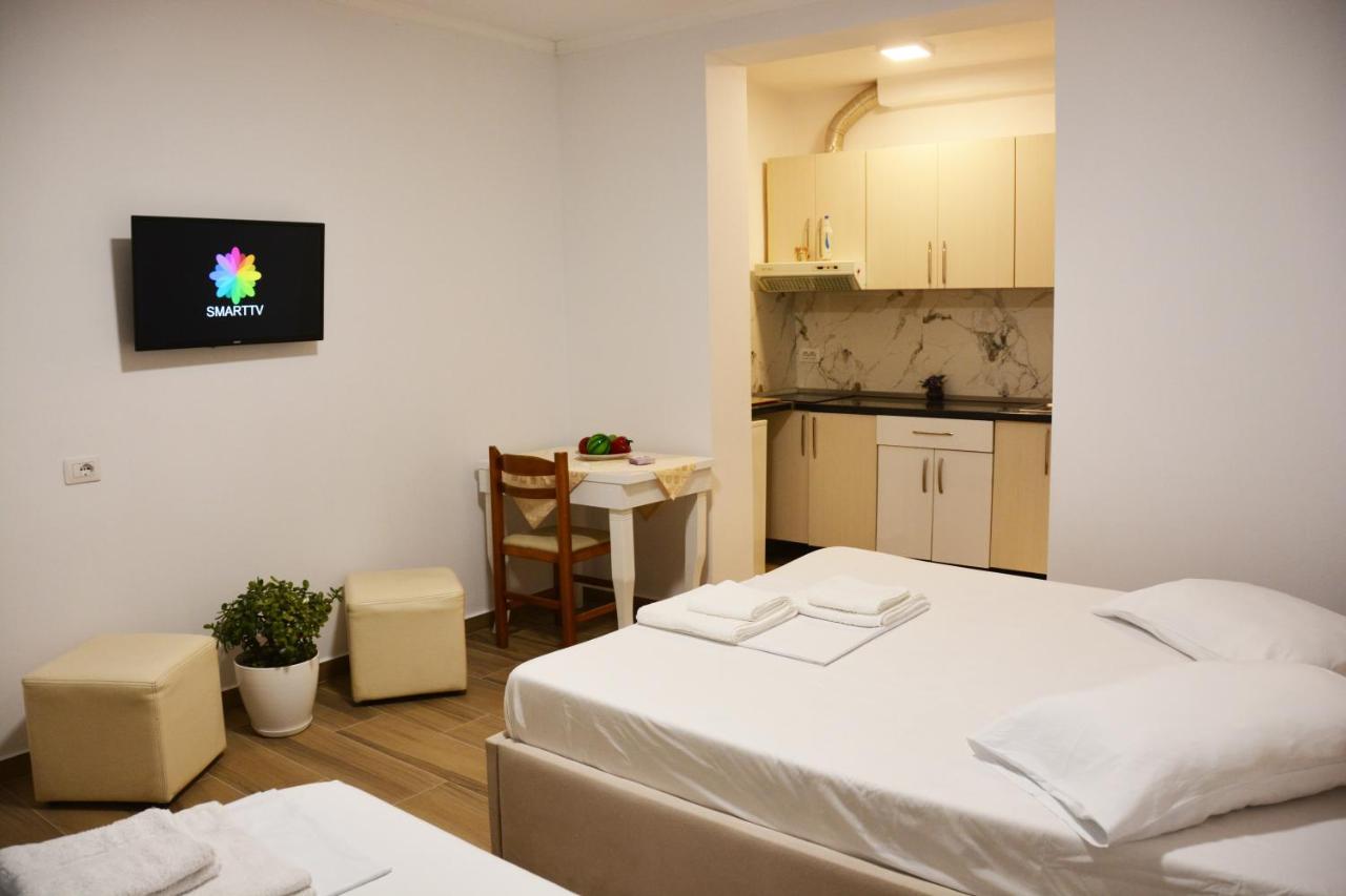 Mico'S Apartments Vlore Luaran gambar