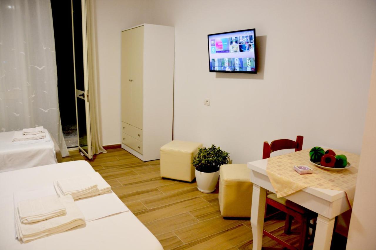 Mico'S Apartments Vlore Luaran gambar