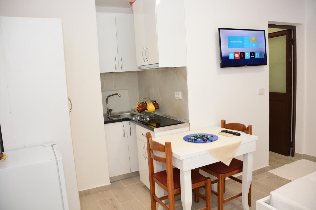 Mico'S Apartments Vlore Luaran gambar