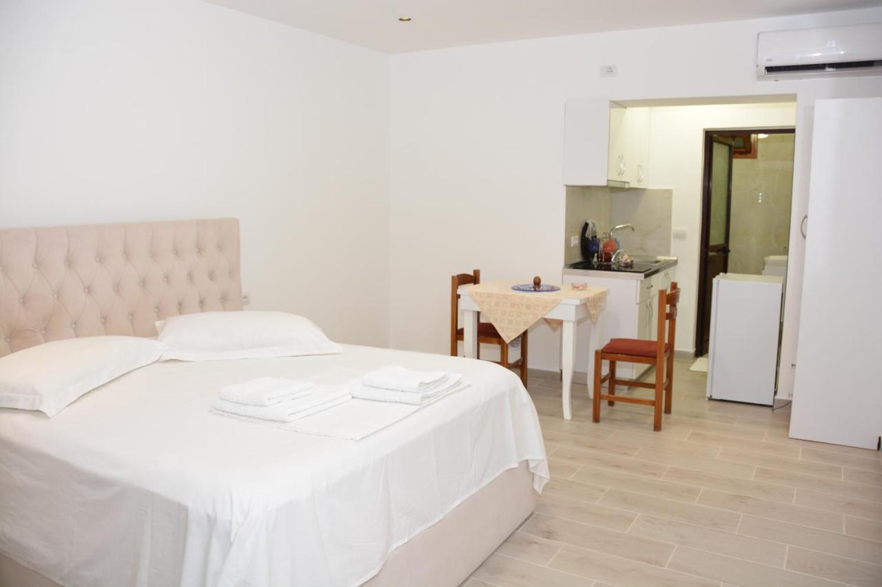 Mico'S Apartments Vlore Luaran gambar