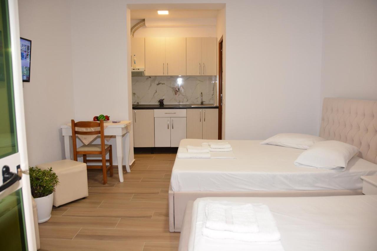 Mico'S Apartments Vlore Luaran gambar