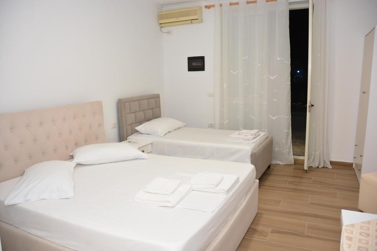 Mico'S Apartments Vlore Luaran gambar