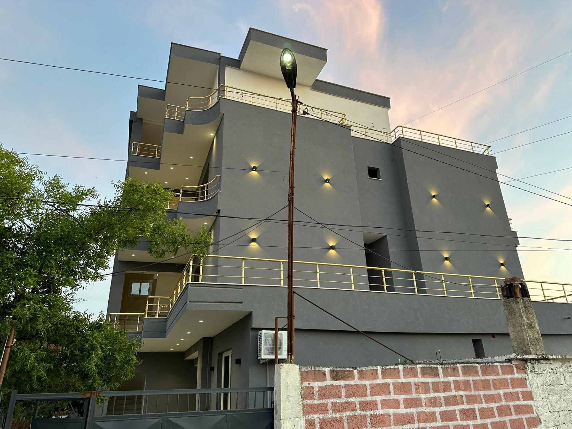 Mico'S Apartments Vlore Luaran gambar