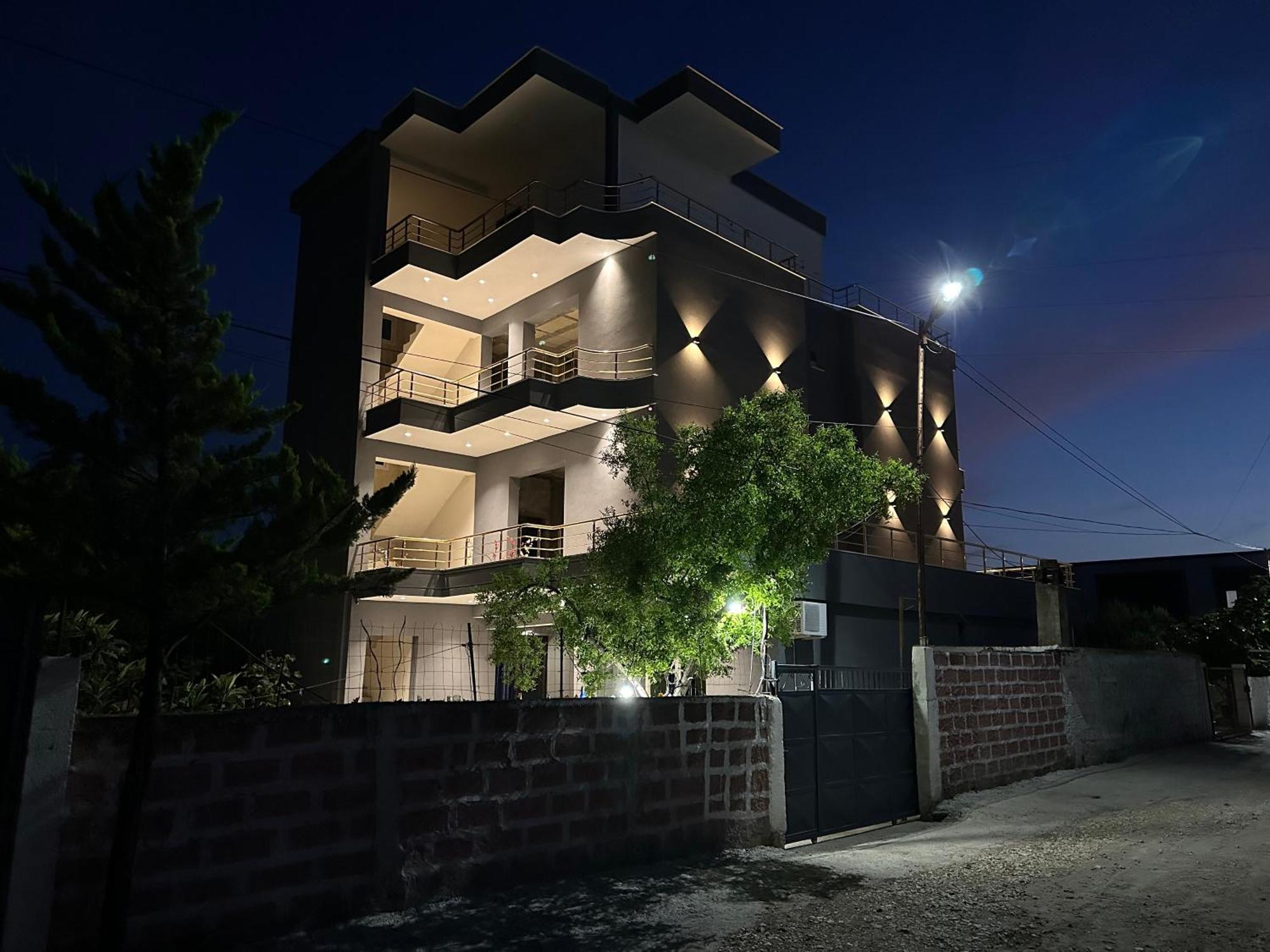 Mico'S Apartments Vlore Luaran gambar