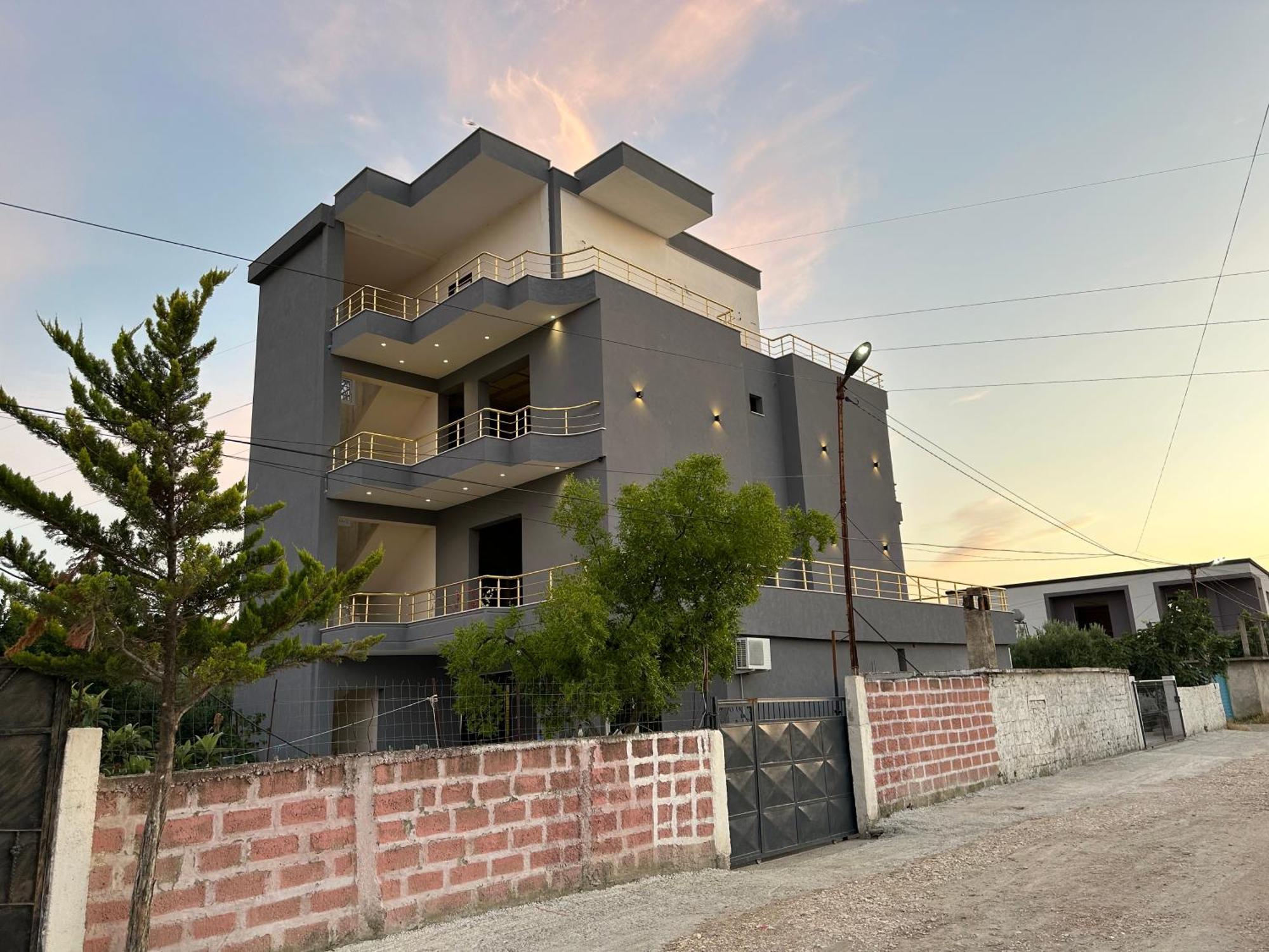 Mico'S Apartments Vlore Luaran gambar
