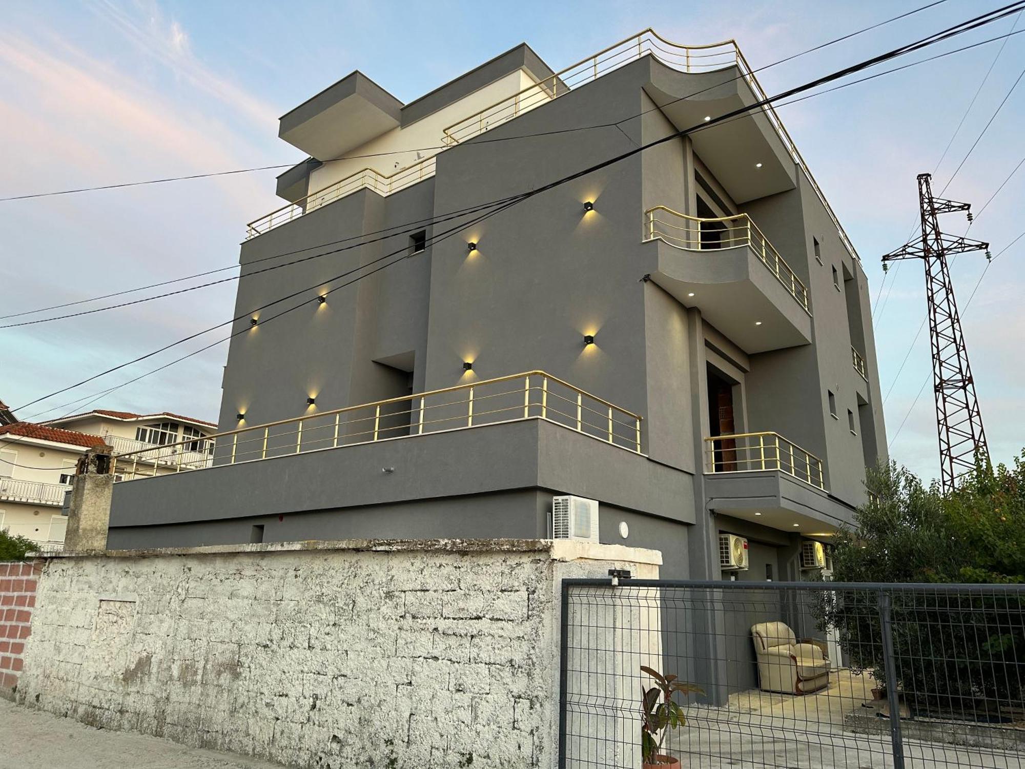 Mico'S Apartments Vlore Luaran gambar